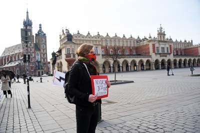 Największe zgromadzenie na Rynku w czasie obostrzeń - zdjęcie 6