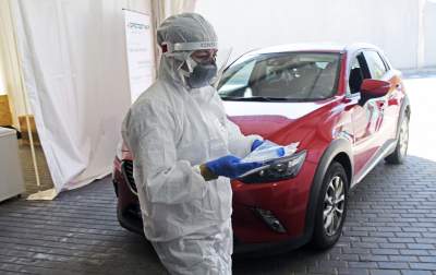 Kolejka do testów na wirusa: mobilny punkt pobrań prywatnej firmy - zdjęcie 10