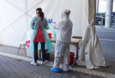 Kolejka do testów na wirusa: mobilny punkt pobrań prywatnej firmy - zdjęcie 9