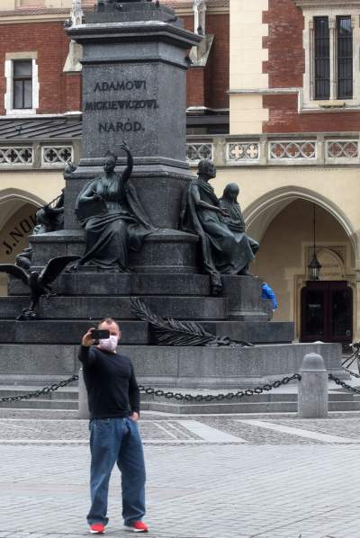 Już nie tak pusty Rynek, policja czekała na demonstrantów? - zdjęcie 7