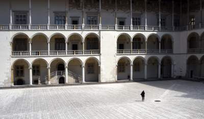 Częściowy koniec kwarantanny na Wawelu, dziedzińce otwarte - zdjęcie 27