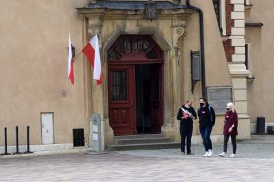 Częściowy koniec kwarantanny na Wawelu, dziedzińce otwarte - zdjęcie 25
