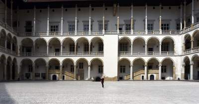 Częściowy koniec kwarantanny na Wawelu, dziedzińce otwarte - zdjęcie 32