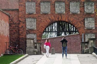 Częściowy koniec kwarantanny na Wawelu, dziedzińce otwarte - zdjęcie 17