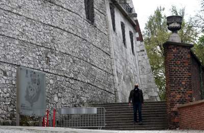 Częściowy koniec kwarantanny na Wawelu, dziedzińce otwarte - zdjęcie 19