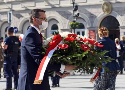 Politycy, gołębie i "Barka", tak świętowano setne urodziny Karola Wojtyły - zdjęcie 17