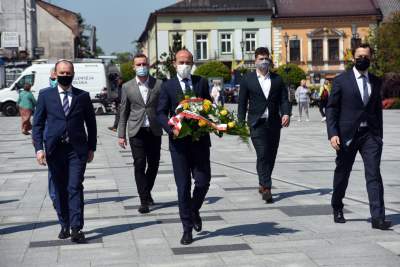 Politycy, gołębie i "Barka", tak świętowano setne urodziny Karola Wojtyły - zdjęcie 2