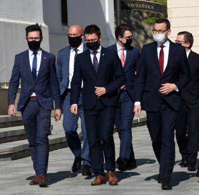 Politycy, gołębie i "Barka", tak świętowano setne urodziny Karola Wojtyły - zdjęcie 16