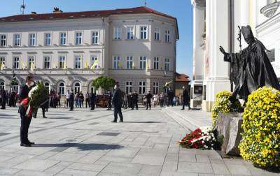 Politycy, gołębie i "Barka", tak świętowano setne urodziny Karola Wojtyły - zdjęcie 18