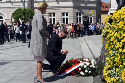 Politycy, gołębie i "Barka", tak świętowano setne urodziny Karola Wojtyły - zdjęcie 14