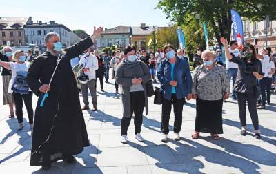 Politycy, gołębie i "Barka", tak świętowano setne urodziny Karola Wojtyły - zdjęcie 28
