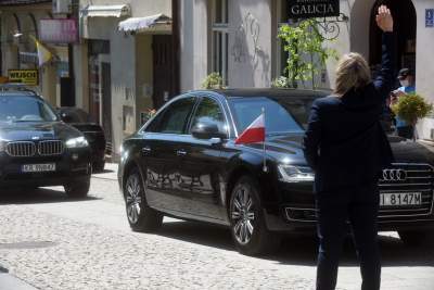 Politycy, gołębie i "Barka", tak świętowano setne urodziny Karola Wojtyły - zdjęcie 11