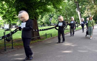 Siedem głów Dudy przeszło przez Kraków, akcja "Wkurzonych obywateli" - zdjęcie 3