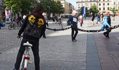 Siedem głów Dudy przeszło przez Kraków, akcja "Wkurzonych obywateli" - zdjęcie 8