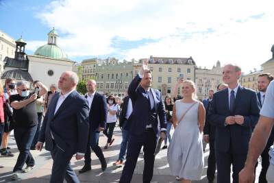 Entuzjastyczne przyjęcie Trzaskowskiego w Krakowie - zdjęcie 11
