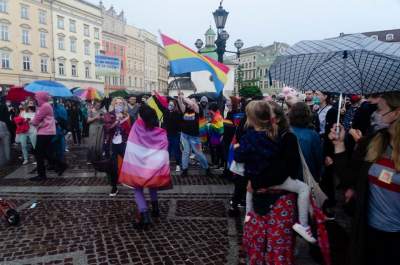 "Maria Konopnicka byłaby z nami", protest przeciwko dyskryminacji LGBT - zdjęcie 11