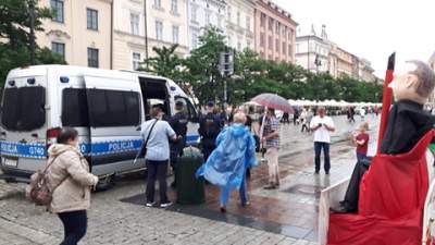 Kukła przypominająca Andrzeja Dudę miała obrażać prezydenta - zdjęcie 9