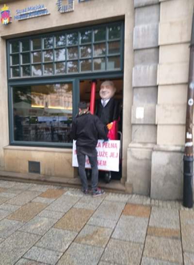 Kukła przypominająca Andrzeja Dudę miała obrażać prezydenta - zdjęcie 3