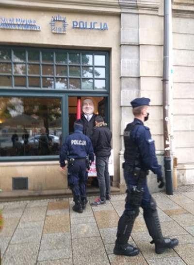 Kukła przypominająca Andrzeja Dudę miała obrażać prezydenta - zdjęcie 7