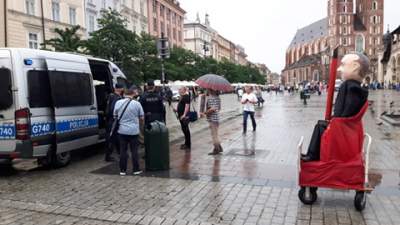 Kukła przypominająca Andrzeja Dudę miała obrażać prezydenta - zdjęcie 1