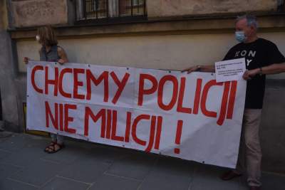 Kolejna kukła Andrzeja Dudy krąży po Krakowie... - zdjęcie 4