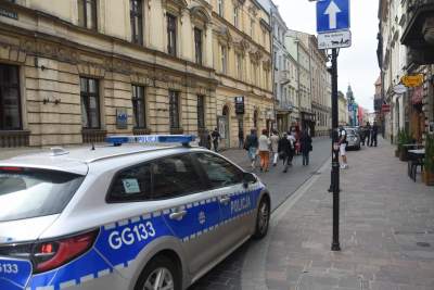 Kolejna kukła Andrzeja Dudy krąży po Krakowie... - zdjęcie 24