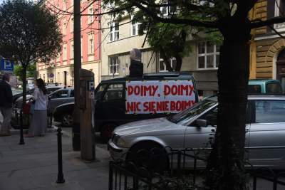 Kolejna kukła Andrzeja Dudy krąży po Krakowie... - zdjęcie 2