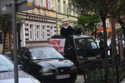 Kolejna kukła Andrzeja Dudy krąży po Krakowie... - zdjęcie 17