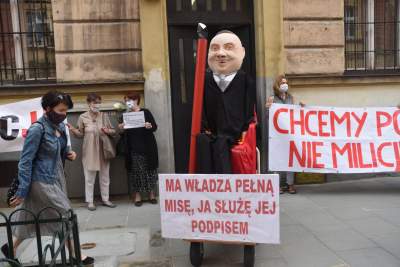 Kolejna kukła Andrzeja Dudy krąży po Krakowie... - zdjęcie 8