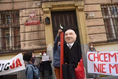 Kolejna kukła Andrzeja Dudy krąży po Krakowie... - zdjęcie 9