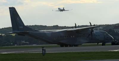 Andrzej Duda na lotnisku w Balicach, fot. Marek Lasyk - zdjęcie 8