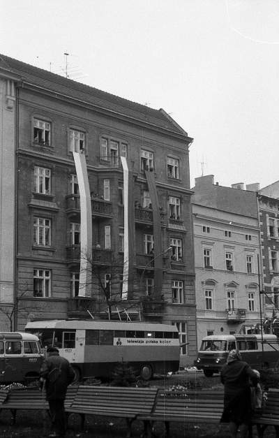 Z Błoń na Plac Matejki transportował Jagiełłę radziecki śmigłowiec - zdjęcie 14