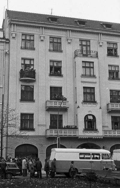 Z Błoń na Plac Matejki transportował Jagiełłę radziecki śmigłowiec - zdjęcie 16