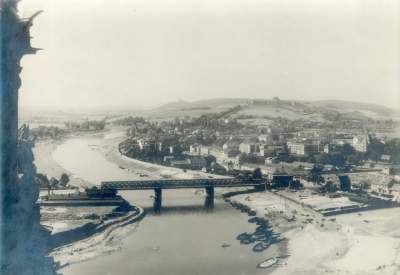 Most Dębnicki wybudowany jako most kolei obwodowej w latach 1886–1888, w 1911 r. przebudowany na drogowy.