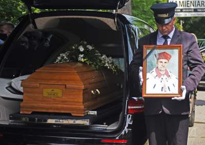 Pogrzeb profesora Ziejki. Nie wszyscy mogli wziąć udział w pożegnaniu... - zdjęcie 5