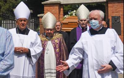 Pogrzeb profesora Ziejki. Nie wszyscy mogli wziąć udział w pożegnaniu... - zdjęcie 9