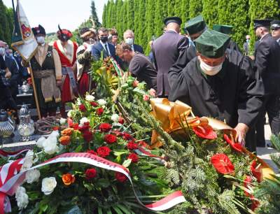Pogrzeb profesora Ziejki. Nie wszyscy mogli wziąć udział w pożegnaniu... - zdjęcie 14