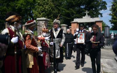 Pogrzeb profesora Ziejki. Nie wszyscy mogli wziąć udział w pożegnaniu... - zdjęcie 8