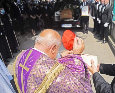 Pogrzeb profesora Ziejki. Nie wszyscy mogli wziąć udział w pożegnaniu... - zdjęcie 6