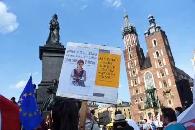Protest kobiet w Krakowie: "Nie chcemy programu "Wpi**dol plus" - zdjęcie 6