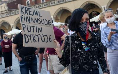 Protest kobiet w Krakowie: "Nie chcemy programu "Wpi**dol plus" - zdjęcie 2