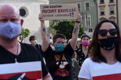 Protest kobiet w Krakowie: "Nie chcemy programu "Wpi**dol plus" - zdjęcie 22