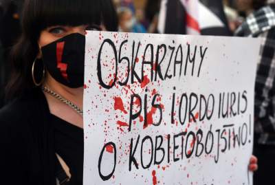 Protest kobiet w Krakowie: "Nie chcemy programu "Wpi**dol plus" - zdjęcie 9