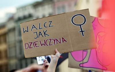 Protest kobiet w Krakowie: "Nie chcemy programu "Wpi**dol plus" - zdjęcie 20
