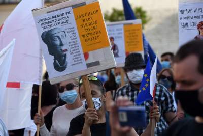 Protest kobiet w Krakowie: "Nie chcemy programu "Wpi**dol plus" - zdjęcie 18