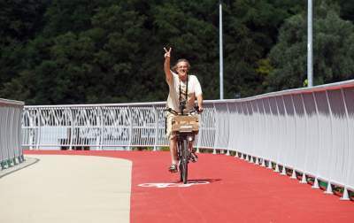 Wielkie otwarcie super kładki. Ależ mieli radochę! - zdjęcie 7