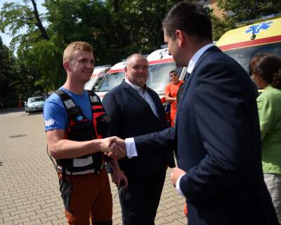 Przekazanie nowych karetek: a gdzie maseczki i dystans społeczny? - zdjęcie 6