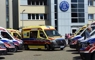 Przekazanie nowych karetek: a gdzie maseczki i dystans społeczny? - zdjęcie 11