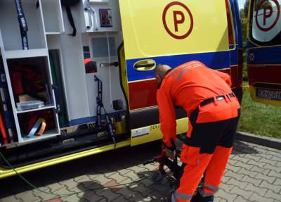 Przekazanie nowych karetek: a gdzie maseczki i dystans społeczny? - zdjęcie 8