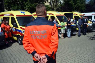 Przekazanie nowych karetek: a gdzie maseczki i dystans społeczny? - zdjęcie 5